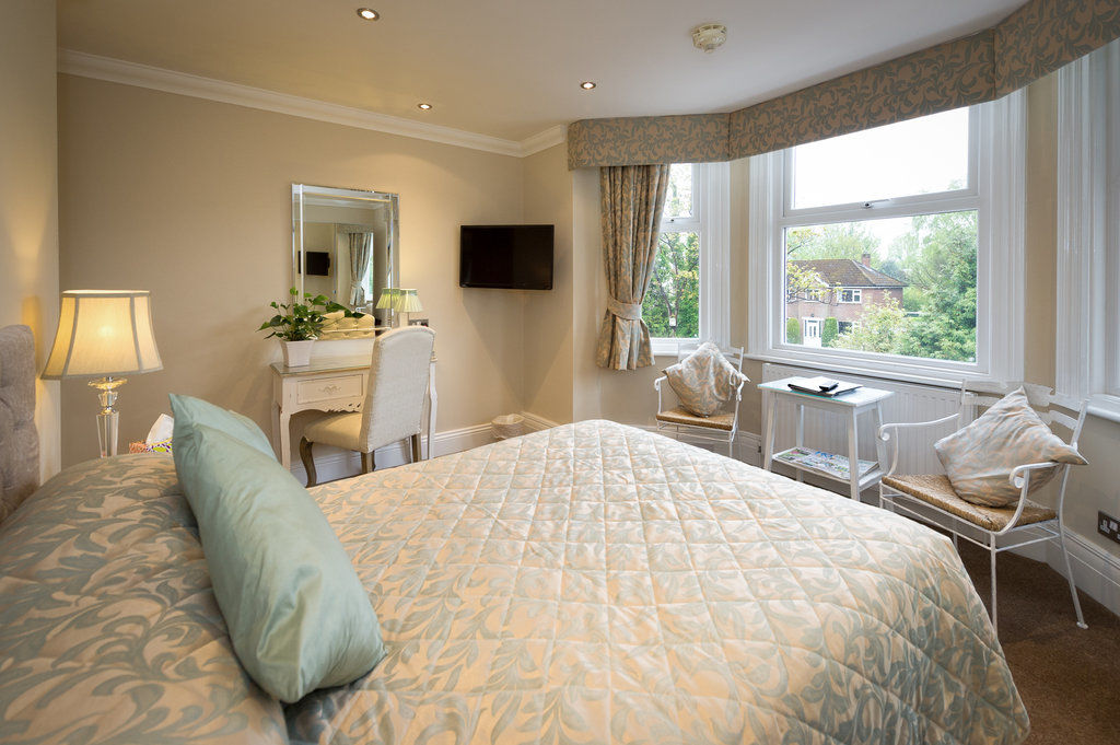 Cheshire Hospitality Ltd T\/A Lennox Lea Studios & Apartments Сейл Экстерьер фото