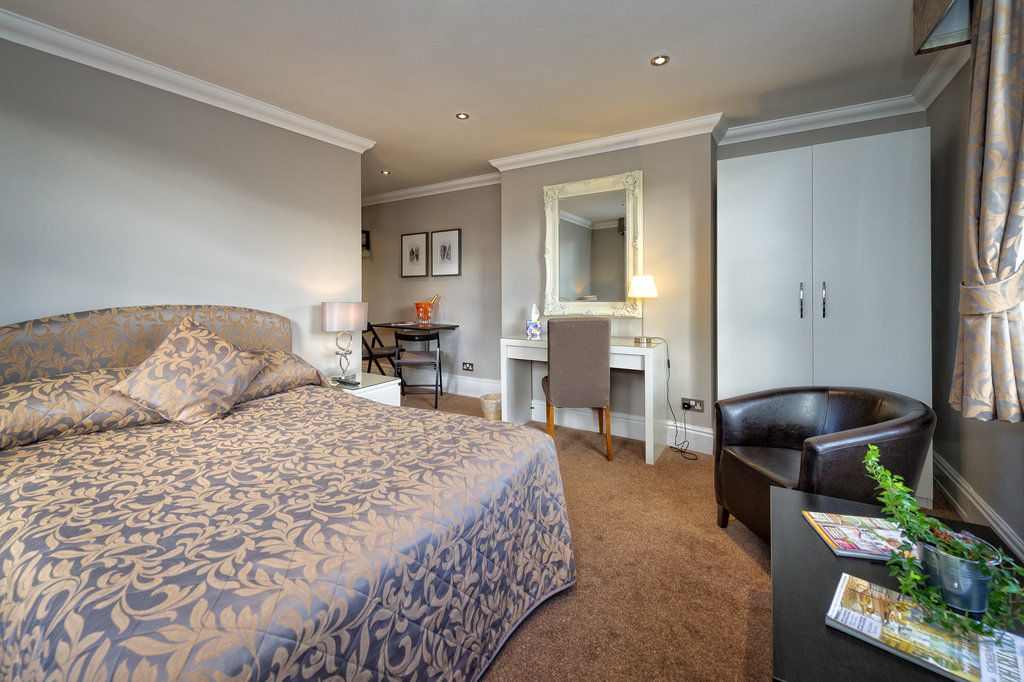 Cheshire Hospitality Ltd T\/A Lennox Lea Studios & Apartments Сейл Экстерьер фото