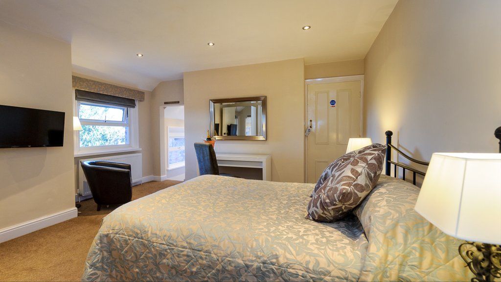 Cheshire Hospitality Ltd T\/A Lennox Lea Studios & Apartments Сейл Экстерьер фото