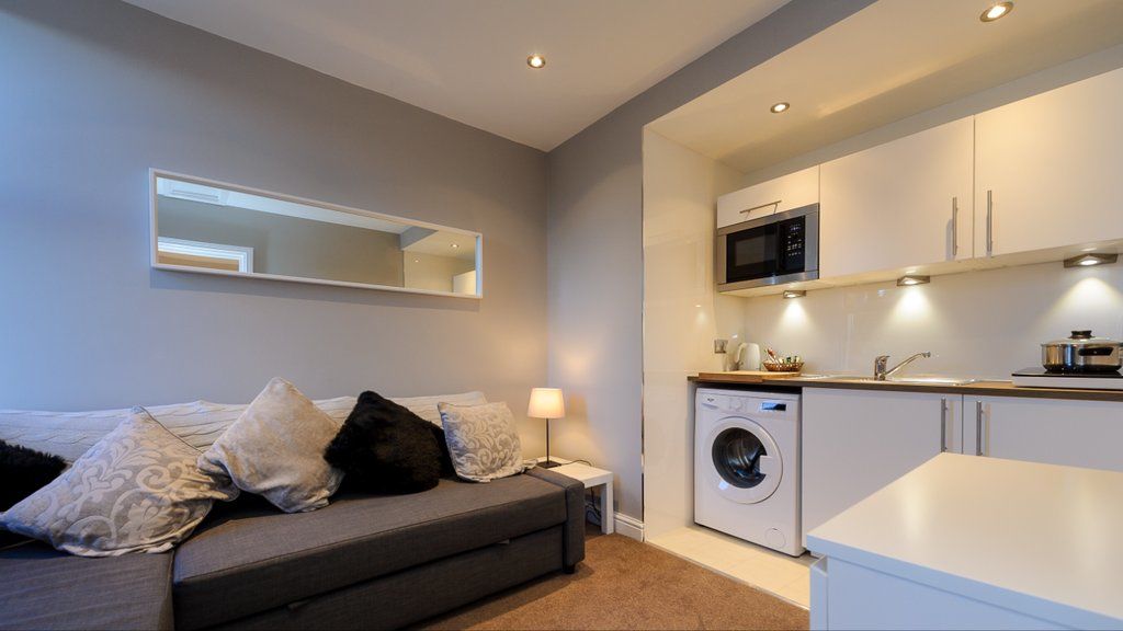 Cheshire Hospitality Ltd T\/A Lennox Lea Studios & Apartments Сейл Экстерьер фото